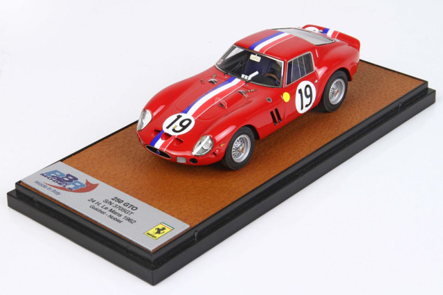 BBR フェラーリ　250 ルッソ　ストリート　1963 1/43 BBR 1963 Ferrari 250 Lusso (Metal Silver) Resin Car
