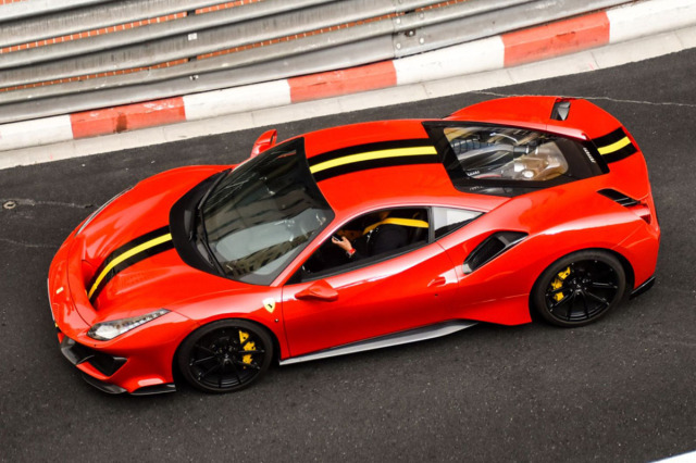 ** 予約商品 ** BBR Deluxe C202A7DL 1/43 Ferrari 488 Pista Rosso Corsa / Carbon wheels / Yellow stripe