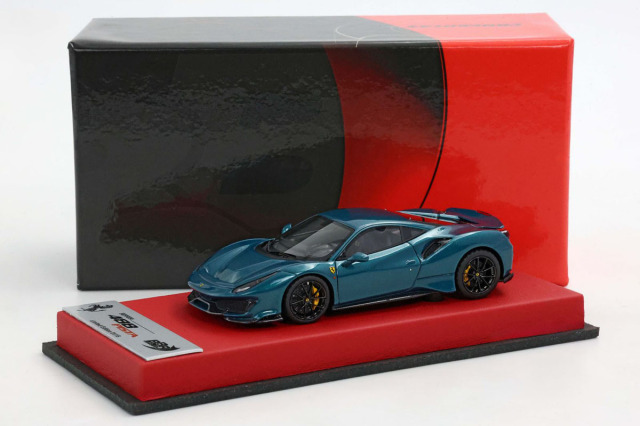 BBRC202BCST1 1/43 Ferrari 488 Pista Blu Capri Red Leather Base