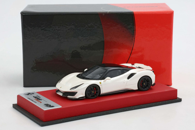 BBRC202FW1 1/43 Ferrari 488 Pista Bianco Fuji / Black Roof Red