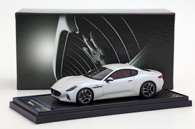 Maserati ミニカー 2個セット ホワイト/ブルー 61qRyJLF-3L._UF894,1000_QL80_.jpg