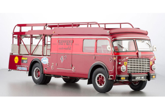 CMC M-084 1/18 Ferrari Renntransporter Fiat 642 RN2 Bartoletti 1957