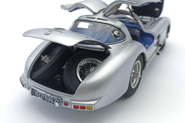 お取り寄せ商品】 CMC M243 1/18 Mercedes-Benz 300 SLR Coupe 1955