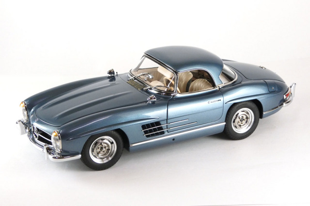 CMC M-283 1/18 Mercedes-Benz 300 SL W198 Hardtop Blue metallic Limited 1500pcs