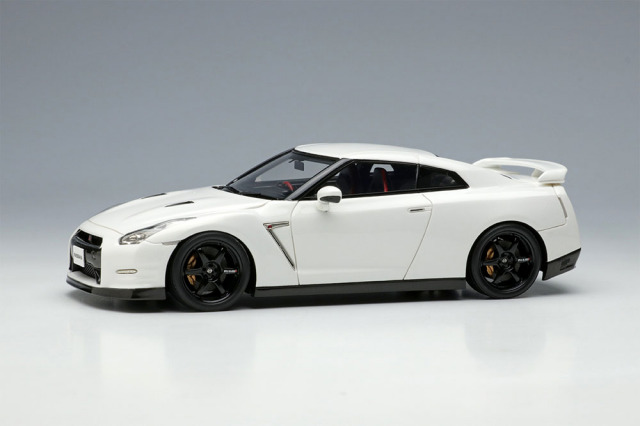 【お取り寄せ商品】 EIDOLON EM683B Nissan GT-R Track edition engineered by Nismo 2015 Brilliant White Pearl Limited 50pcs