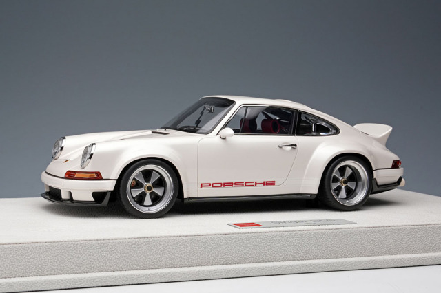 最新入荷 アイドロン EML018K 1/18 シンガー 911 DLS パールホワイト ミニカー