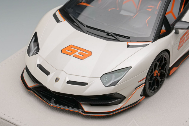 ランボルギーニ アヴェンタドー ロードスター　1/18 Lamborghini アイドロン EML030I 1/18 ランボルギーニ アヴェンタドール SVJ 63