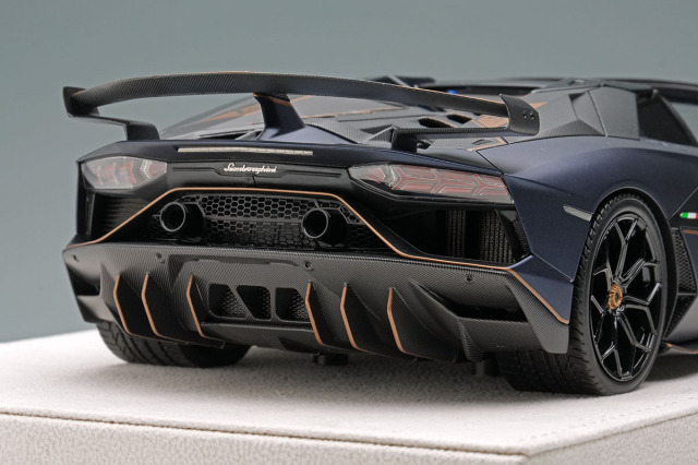 アイドロン EML030J 1/18 ランボルギーニ アヴェンタドール SVJ 63