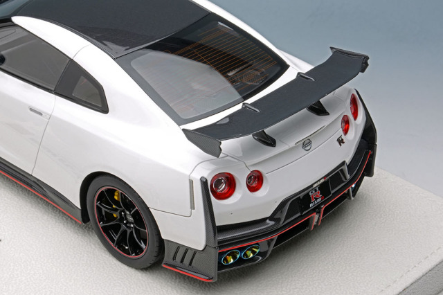 ミニカー　1/18 NISSAN GT-R NISMO Special edition 2024(ブリリアントホワイトパール) [EML085B] Kyosho 1:18 Nissan GT-R NISMO 2024 Special Edition (WHITE