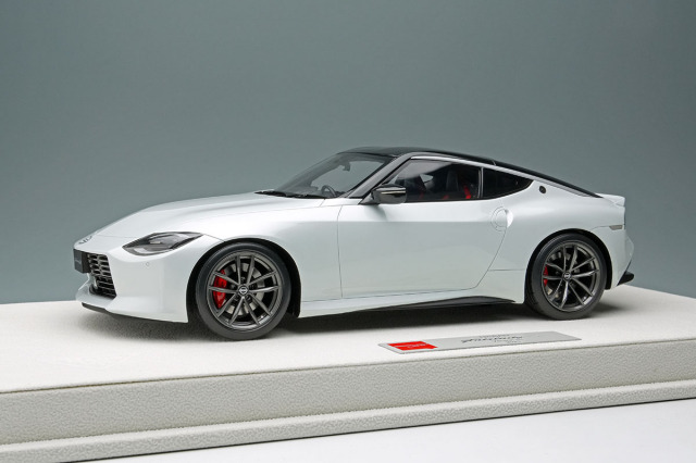 EIDOLON EML112B 1/18 Nissan Fairlady Z Version ST 2003 Prism White