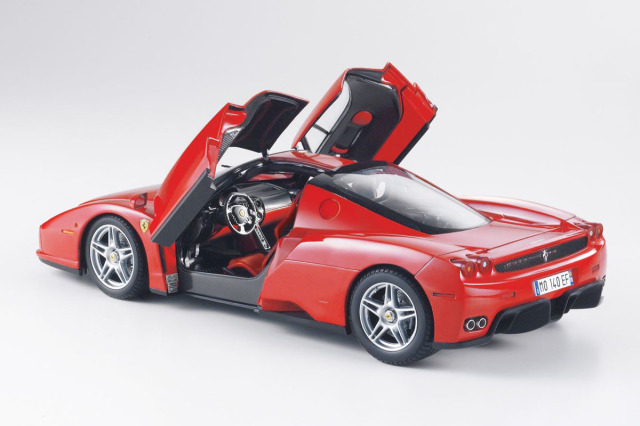 予約商品 ** BBR HE182501DIE 1/18 Ferrari Enzo Rosso Corsa - Silver