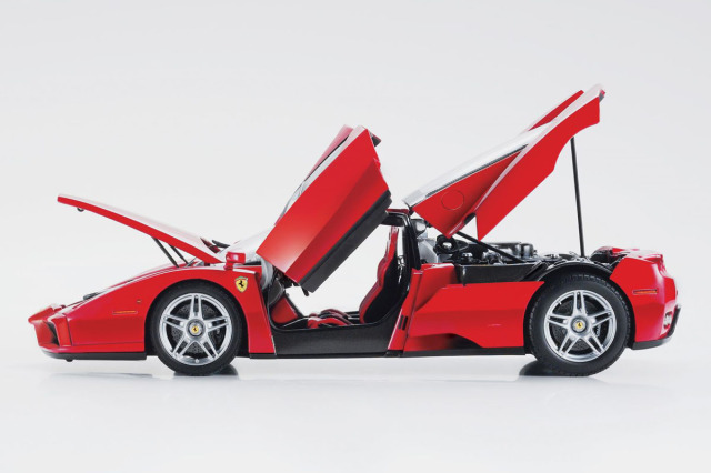 予約商品 ** BBR HE182501DIE 1/18 Ferrari Enzo Rosso Corsa - Silver