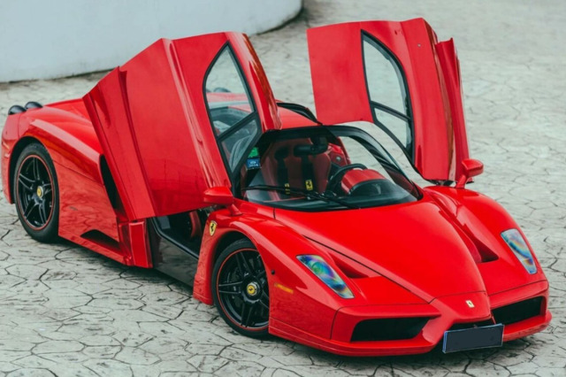 ** 予約商品 ** BBR HE182501BDIE 1/18 Ferrari Enzo Rosso Corsa - Black/Red wheels (Diecast Full Open)（ケース付）