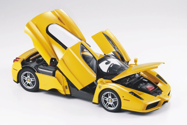** 予約商品 ** BBR HE182507DIE 1/18 Ferrari Enzo Giallo Modena - Silver wheels (Diecast Full Open)（ケース付）