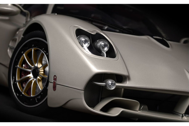 Pocher 1/8キット HK120 Pagani Utopia Rinascimento Lucido