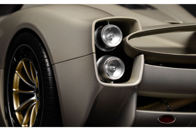 予約商品 ** Pocher 1/8キット HK120 Pagani Utopia