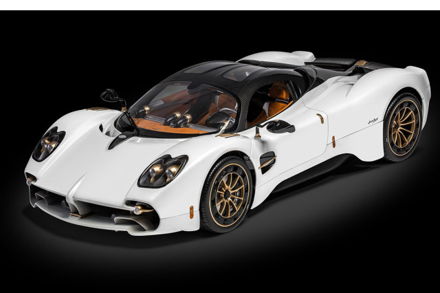 ** 予約商品 ** Pocher 1/8キット HK123 Pagani Utopia Bianco Perla