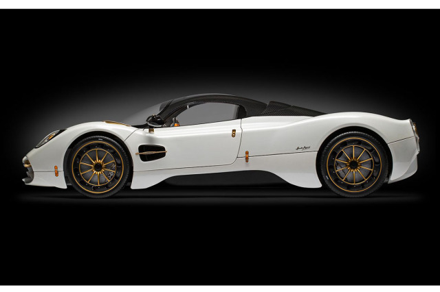 予約商品 ** Pocher 1/8キット HK123 Pagani Utopia Bianco