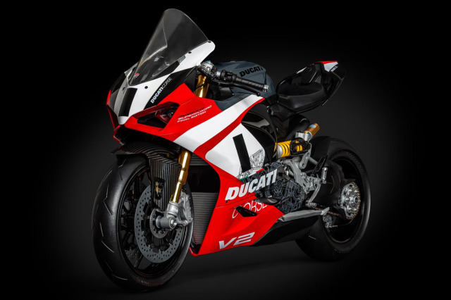 ** 予約商品 ** Pocher 1/4キット HK124 Ducati Panigale - V2 Superquadro Final Edition