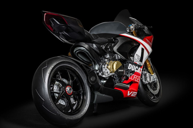 予約商品 ** Pocher 1/4キット HK124 Ducati Panigale - V2