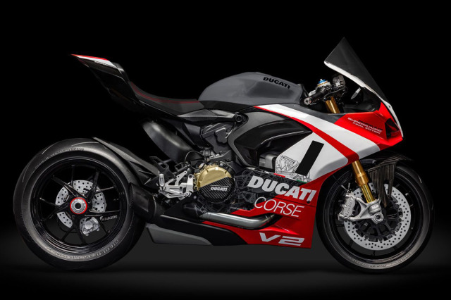 予約商品 ** Pocher 1/4キット HK124 Ducati Panigale - V2