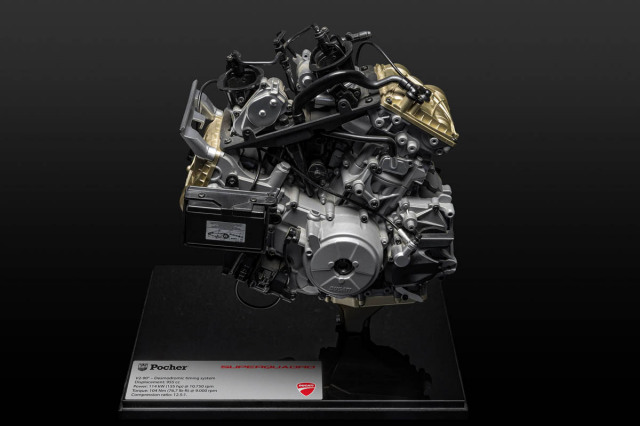 ** 予約商品 ** Pocher 1/4キット HKM124 Ducati Panigale - V2 Superquadro Engine kit