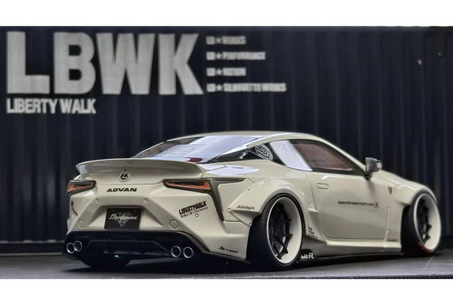 予約商品 ** Kitbox x PZY Model 1/24キット KB08-24 LBWK LC500