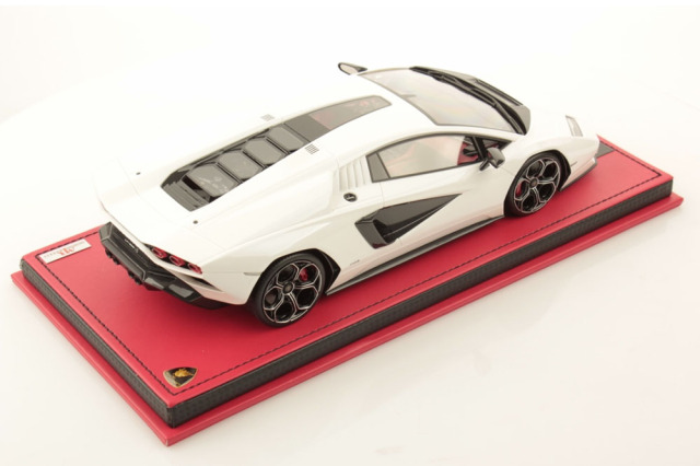 MR collection LAMBO052A 1/18 Lamborghini Countach LPI800-4 Bianco
