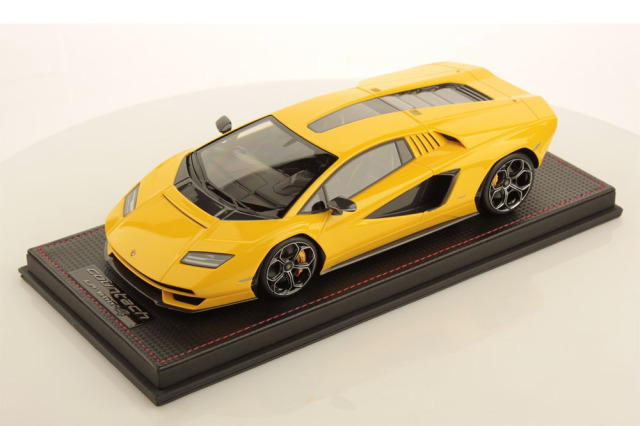 MR collection LAMBO052C 1/18 Lamborghini Countach LPI800-4 Giallo