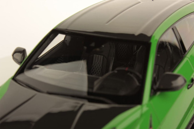 MR collection LAMBO055A 1/18 Lamborghini Urus Performante Verde