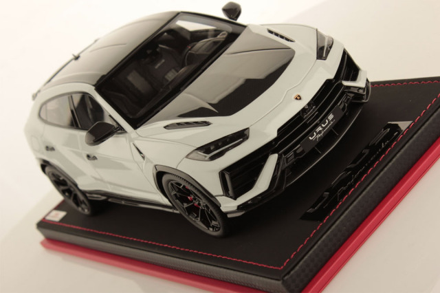 The 1/18 Lamborghini Urus Performante from MR, a review by