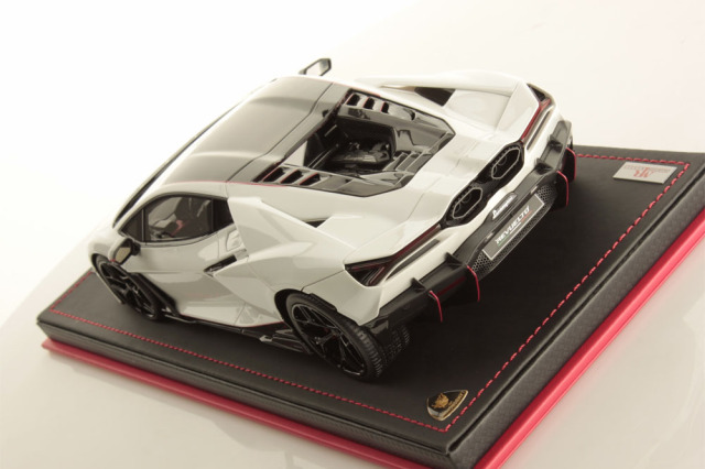 Lamborghini Magazine issue # 01 / 2005絶版 LAMBORGHINI Urraco P250 1973 Red Metallic - Kyosho Scale 1