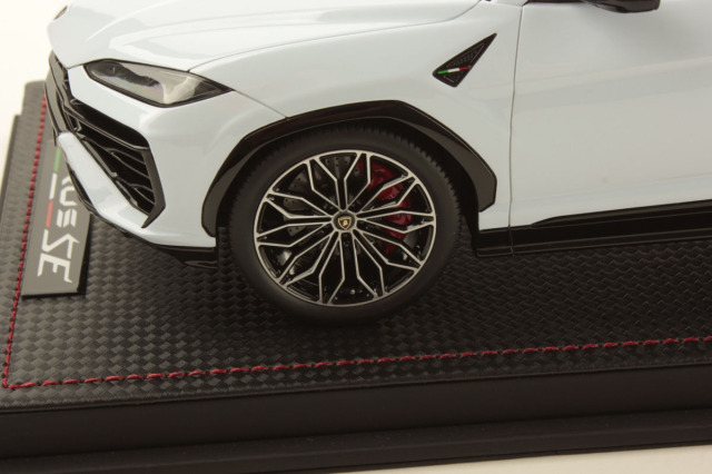 MR collection LAMBO061B 1/18 Lamborghini Urus SE Bianco Sapphirus