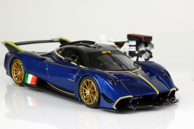 Pagani リミテッドエディション1/43 限定版 ミニカー 1/43 PAGANI Huayra Roadster(レッド) - AOSHIMA SCALE MODEL LINEUP