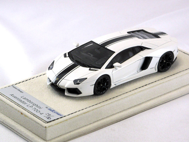 LOOKSMART LS384 Lamborghini Aventador LP700-4　Pearl White / Black stripe Limited 30Pcs
