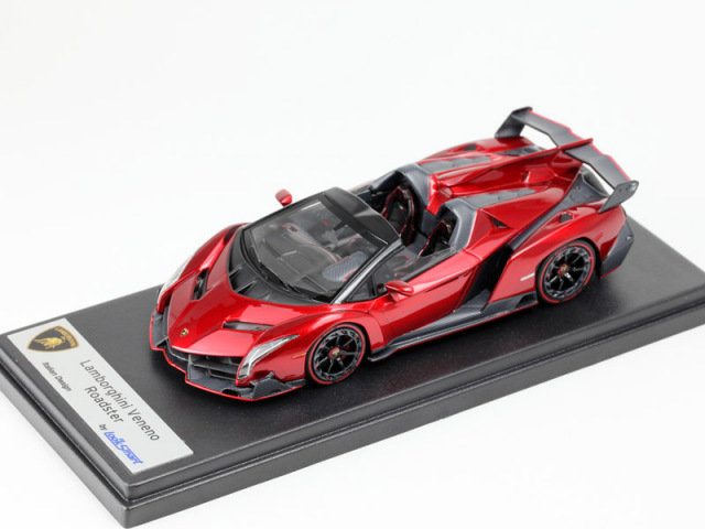 LOOKSMART LS429A Lamborghini Veneno Roadster Rosso Veneno