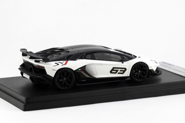 ルックスマート LS489B ランボルギーニ アヴェンタドール SVJ Bianco