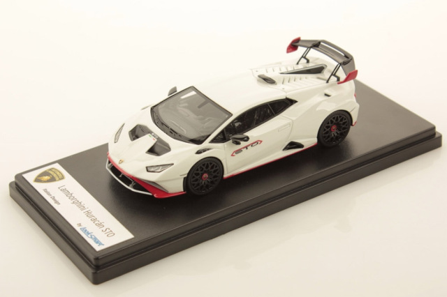 LOOKSMART LS523D 1/43 Lamborghini Huracan STO Bianco Monocerus