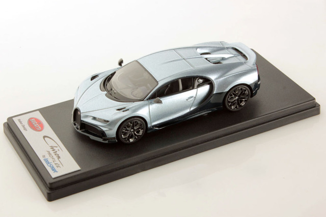 LOOKSMART LS545A 1/43 Bugatti Chiron Profilee Argent Atlantique / Blue Royale Carbon