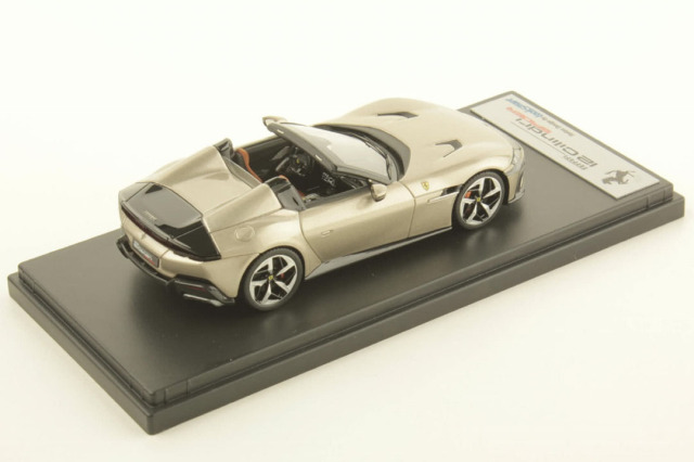 ルックスマート LS556J 1/43 フェラーリ 12（ドーディチ）チリンドリ
