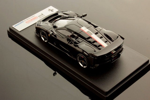 ルックスマート LS559J 1/43 フェラーリ F80 ネロデイトナ（ストライプ）
