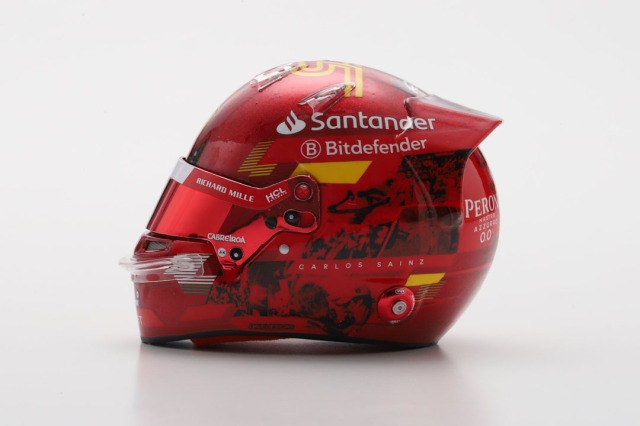 ** 予約商品 ** LOOKSMART LSHEL018 1/5 Helmet Carlos Sainz Scuderia Ferrari HP Abu Dhabi GP 2024