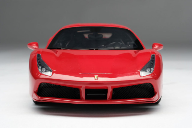 Amalgam M5927 1/18 フェラーリ 488 GTB
