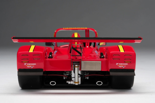 フェラーリ F333 ルマン 1/18 Ferrari 333SP Le Mans model in 1:18 scale in Red | Ferrari®