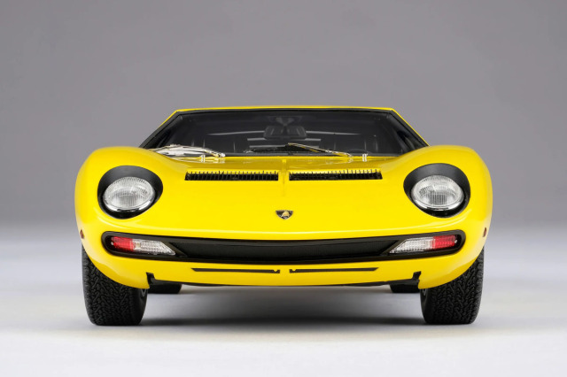 お取り寄せ商品】 Amalgam M6010 1/18 Lamborghini Miura P400 Giallo