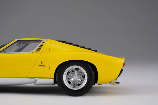 お取り寄せ商品】 Amalgam M6010 1/18 Lamborghini Miura P400 Giallo