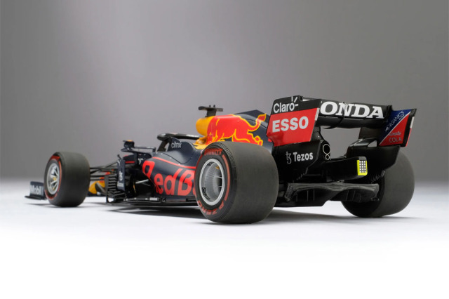 お取り寄せ商品】 Amalgam M6211 1/18 Red Bull Racing Honda