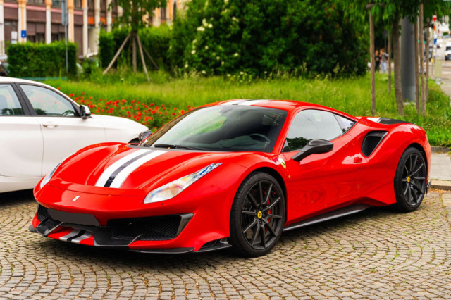 ** 予約商品 ** BBR P18145A6 1/18 Ferrari 488 PISTA Rosso Corsa / Carbon wheels and wing（ケース付）