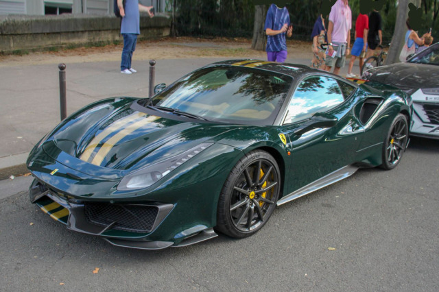 ** 予約商品 ** BBR P18145N 1/18 Ferrari 488 PISTA British Green / Gold stripe（ケース付）