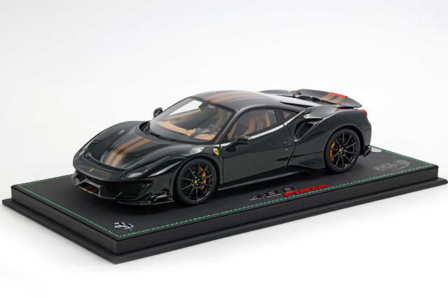** 予約商品 ** BBR P18145N 1/18 Ferrari 488 PISTA British Green / Gold stripe（ケース付）